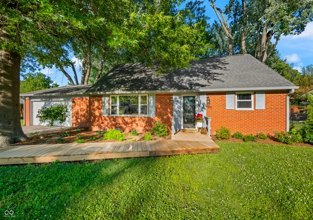 2nd image of 7151 Lindenwood Dr, Indianapolis, IN 46227 | MLS# 22107827