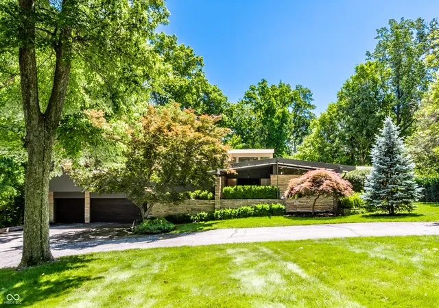 2nd image of 8111 N Meridian St, Indianapolis, IN 46260 | MLS# 22107844