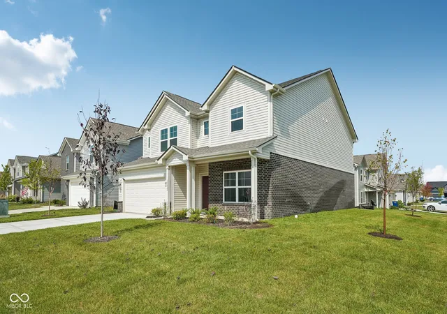 Photo 2 of Sale Pending at 10422 Crystal Coop Ln, Indianapolis, IN 46235 | MLS# 22107861 | Listing updated on 2026-09-28