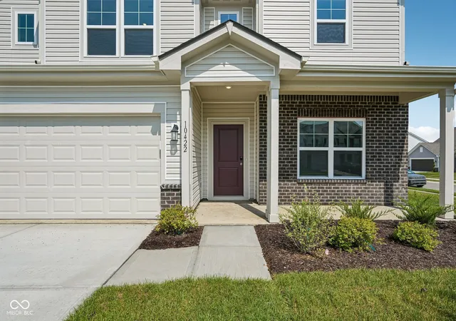 Photo 3 of Sale Pending at 10422 Crystal Coop Ln, Indianapolis, IN 46235 | MLS# 22107861 | Listing updated on 2026-10-15