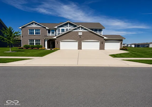 Homes for sale in Brownsburg, IN | 6008 Phillips Dr, Brownsburg, IN 46112 | MLS# 22107889