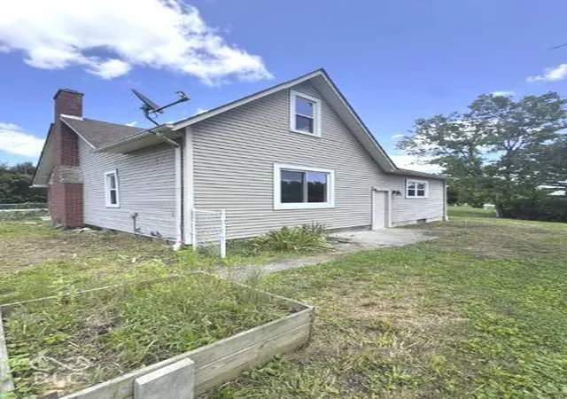 Photo 2 of Single family home for sale at 8607 Old State Road 350, Aurora, IN 47001 | MLS# 22107896 | Listing updated on 2026-10-21