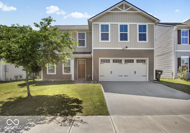Photo 4 of Single family home for sale at 388 Dietz Dr, Greenwood, IN 46143 | MLS# 22107899 | Listing updated on 2026-06-18