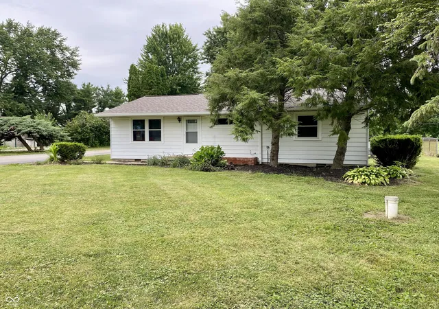 Photo 3 of Single family home for sale at 78 W Us Hwy 136, Lizton, IN 46149 | MLS# 22107955 | Listing updated on 2026-09-18