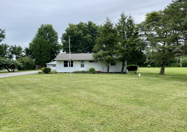 Photo 3 of Single family home for sale at 78 W US Hwy 136, Lizton, IN 46149 | MLS# 22107955 | Listing updated on 2026-09-18