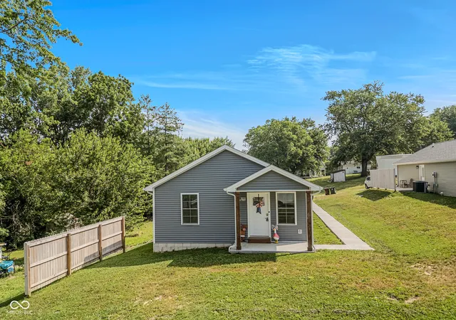 Homes for sale in Brownstown, IN | 1109 W Vine St, Brownstown, IN 47220 | MLS# 22107961