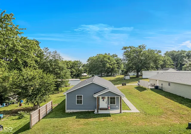 Homes for sale in Brownstown, IN | 1109 W Vine St, Brownstown, IN 47220 | MLS# 22107961