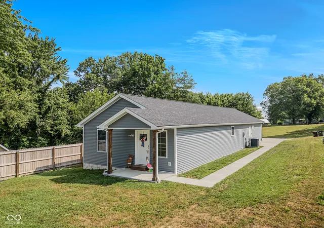 Homes for sale in Brownstown, IN | 1109 W Vine St, Brownstown, IN 47220 | MLS# 22107961