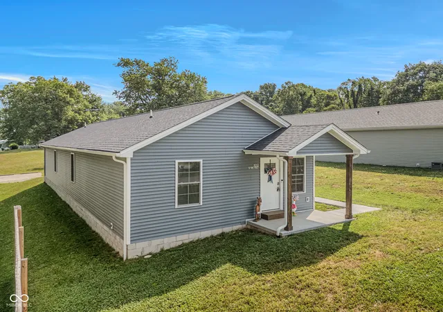 Homes for sale in Brownstown, IN | 1109 W Vine St, Brownstown, IN 47220 | MLS# 22107961