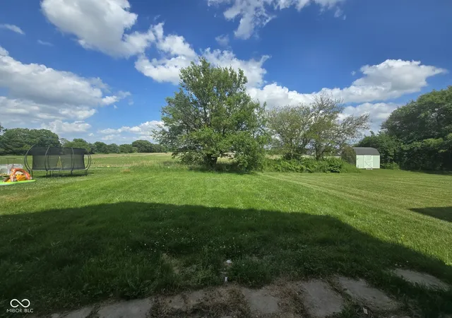 3rd image of 916 Belvedere Dr, Shelbyville, IN 46176 | MLS# 22107986