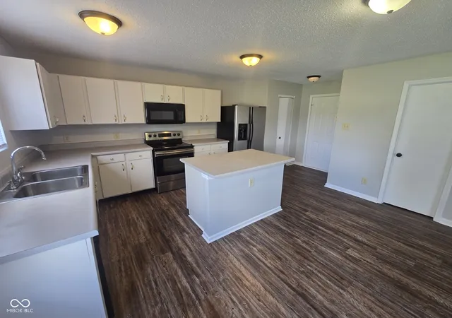 4th image of 916 Belvedere Dr, Shelbyville, IN 46176 | MLS# 22107986