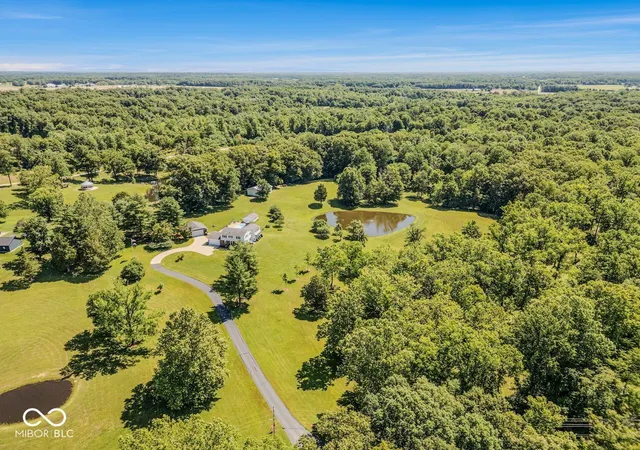 1st image of 7221 S Sprague Rd, Columbus, IN 47201 | MLS# 22108011