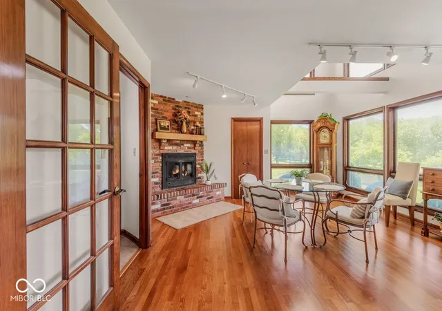 2nd image of 7221 S Sprague Rd, Columbus, IN 47201 | MLS# 22108011