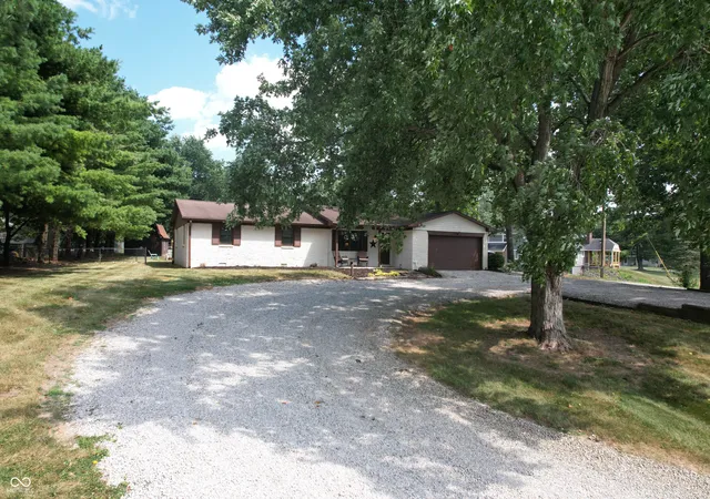 Photo 1 of Sale Pending at 3063 Jay Dee Ln, Greenwood, IN 46143 | MLS# 22108091 | Listing updated on 2026-09-04