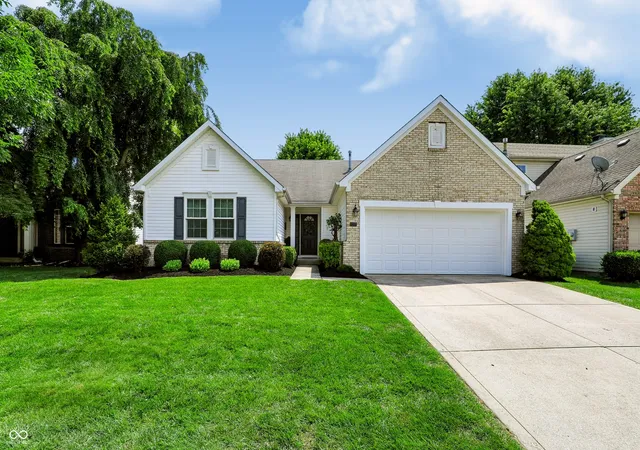 1st image of 6517 Sussex Dr, Zionsville, IN 46077 | MLS# 22108094