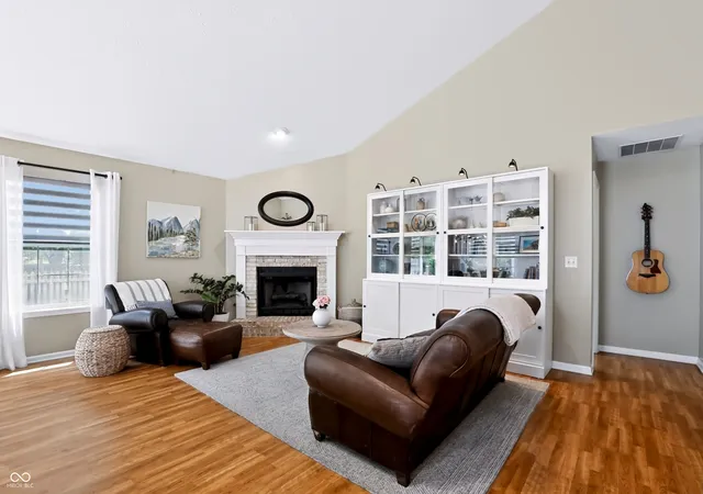 2nd image of 6517 Sussex Dr, Zionsville, IN 46077 | MLS# 22108094