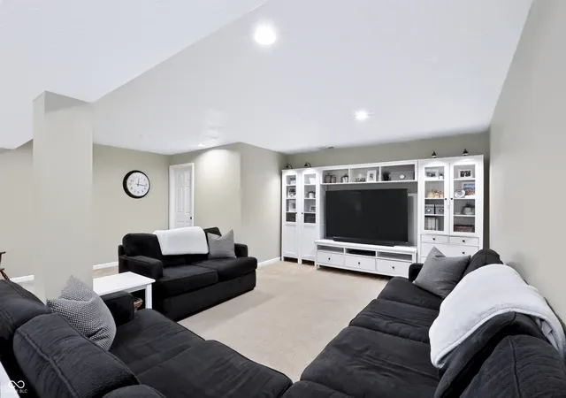 4th image of 6517 Sussex Dr, Zionsville, IN 46077 | MLS# 22108094