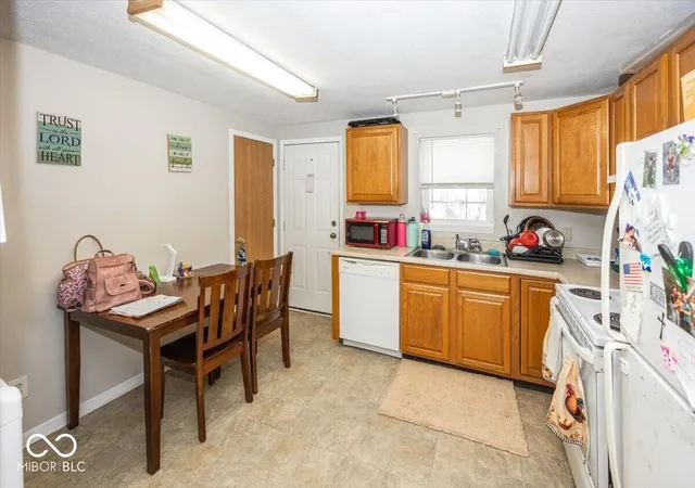4th image of 771 775 Kara Ct, Greenfield, IN 46140 | MLS# 22108096