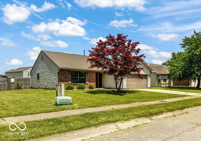 Photo 3 of Single family home for sale at 11904 Hartland Dr, Indianapolis, IN 46229 | MLS# 22108103 | Listing updated on 2026-10-01