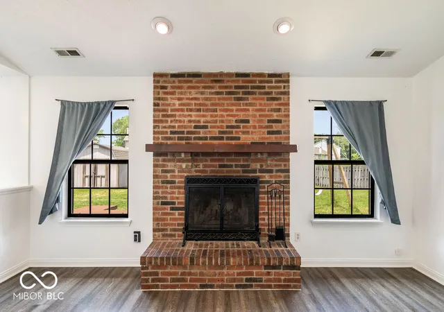 Photo 4 of Single family home for sale at 11904 Hartland Dr, Indianapolis, IN 46229 | MLS# 22108103 | Listing updated on 2026-10-01
