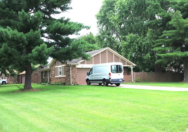 2nd image of 1055 Meridian Meadows Ct, Greenwood, IN 46142 | MLS# 22108108