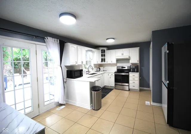 4th image of 1055 Meridian Meadows Ct, Greenwood, IN 46142 | MLS# 22108108