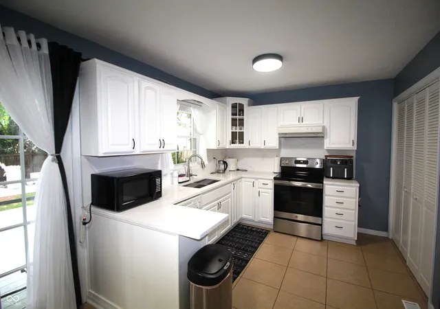 5th image of 1055 Meridian Meadows Ct, Greenwood, IN 46142 | MLS# 22108108