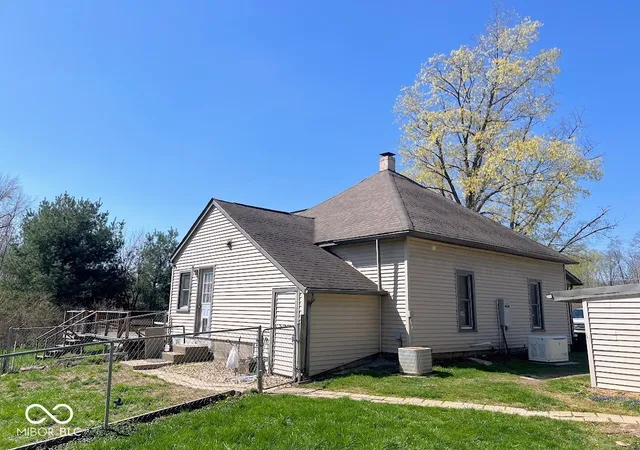 Photo 3 of Sale Pending at 3559 N US Hwy 41, Bloomingdale, IN 47832 | MLS# 22108114 | Listing updated on 2026-10-13