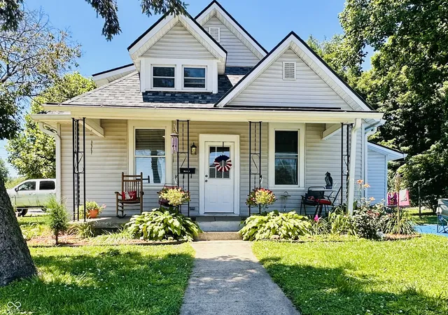 Photo 1 of Single family home for sale at 390 S Grant St, Martinsville, IN 46151 | MLS# 22108119 | Listing updated on 2026-09-19