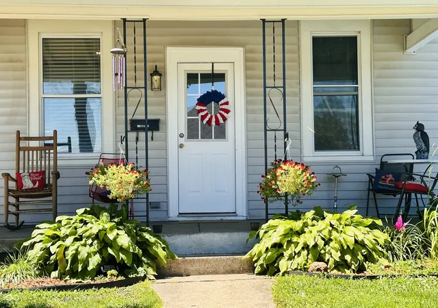 Photo 2 of Single family home for sale at 390 S Grant St, Martinsville, IN 46151 | MLS# 22108119 | Listing updated on 2026-09-19