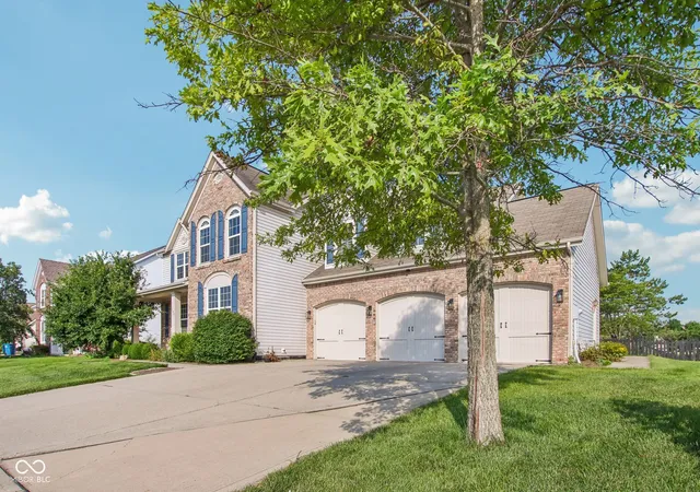 2nd image of 946 Glenmore Trl, Brownsburg, IN 46112 | MLS# 22108120
