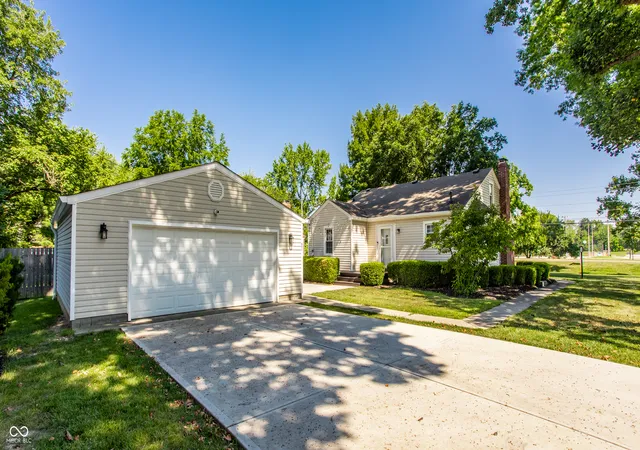 Photo 3 of Sale Pending at 651 E 86th Street, Indianapolis, IN 46240 | MLS# 22108170 | Listing updated on 2026-08-24