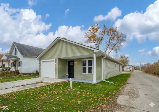 Homes for sale in New Castle, IN | 1601 E Ave, New Castle, IN 47362 | MLS# 22108183