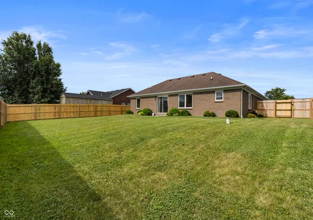 Homes for sale in Seymour, IN | 4623 Ashwood Dr, Seymour, IN 47274 | MLS# 22108184