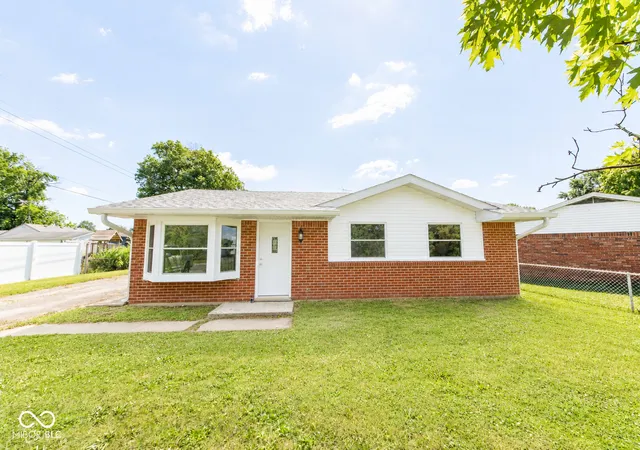 Photo 1 of Sale Pending at 1215 N Gladstone Ave, Columbus, IN 47201 | MLS# 22108194 | Listing updated on 2026-09-08