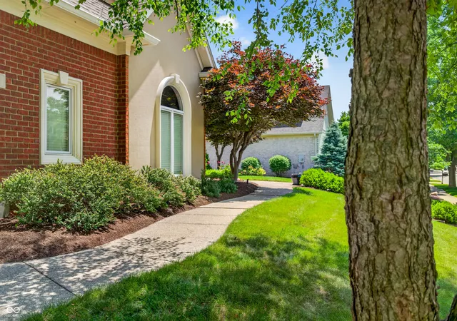 Photo 4 of Single family home for sale at 1981 Caledonian Ct, Greenwood, IN 46143 | MLS# 22108207 | Listing updated on 2026-09-23