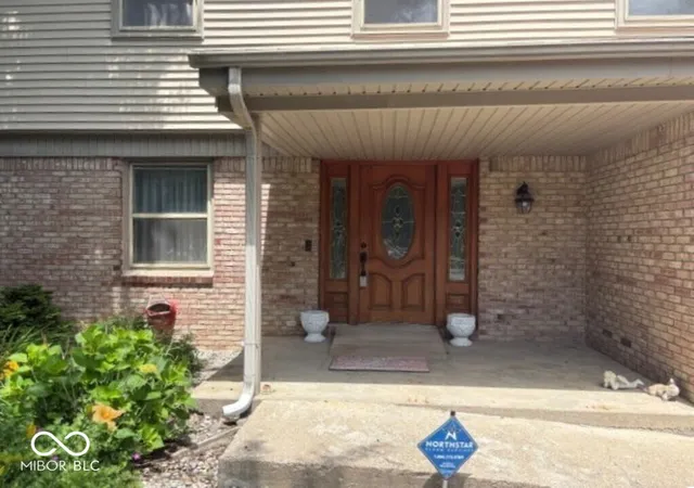 Photo 2 of Sale Pending at 2204 Avalon Ct, Kokomo, IN 46902 | MLS# 22108223 | Listing updated on 2026-08-26