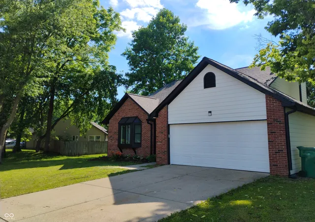 Photo 2 of Single family home for sale at 6706 Oak Lake Dr, Indianapolis, IN 46214 | MLS# 22108227 | Listing updated on 2026-07-04
