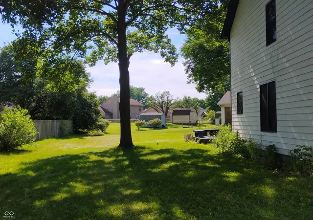 Photo 3 of Single family home for sale at 6706 Oak Lake Dr, Indianapolis, IN 46214 | MLS# 22108227 | Listing updated on 2026-07-04