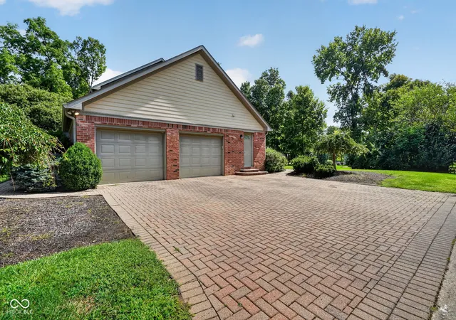 5th image of 11102 Outrigger Ct, Indianapolis, IN 46236 | MLS# 22108257