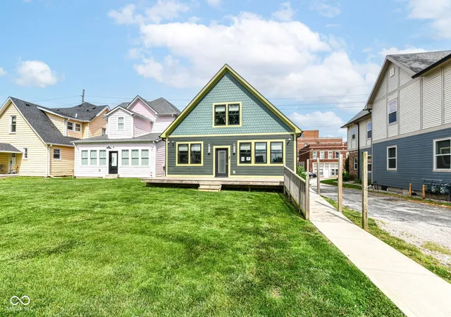 Photo 3 of Sale Pending at 1614 S East St, Indianapolis, IN 46225 | MLS# 22108264 | Listing updated on 2026-10-06