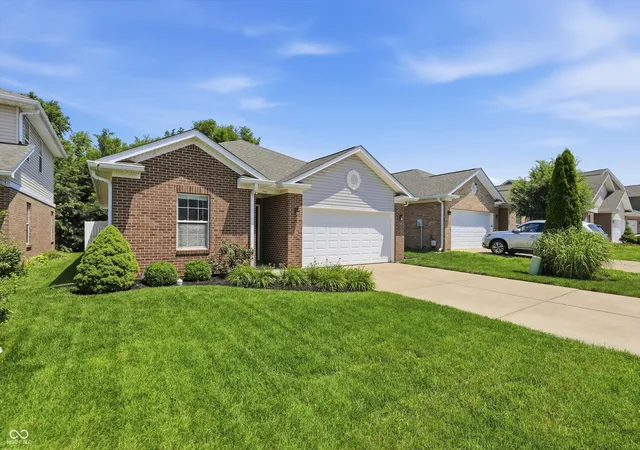Homes for sale in Indianapolis, IN | 840 Baden Manor Dr, Indianapolis, IN 46217 | MLS# 22108329