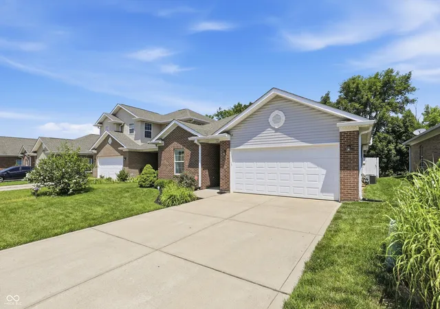 Homes for sale in Indianapolis, IN | 840 Baden Manor Dr, Indianapolis, IN 46217 | MLS# 22108329