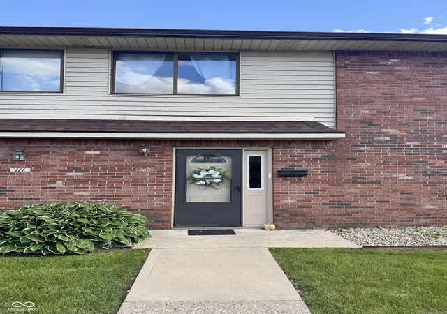 1st image of 113 Greenwood Trl N, Greenwood, IN 46142 | MLS# 22108336