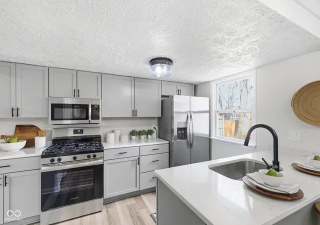 Photo 4 of Single family home for sale at 2204 Walnut Way, Noblesville, IN 46062 | MLS# 22108359 | Listing updated on 2026-09-21