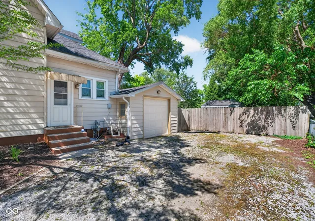 Photo 3 of Sale Pending at 427 N Conde St, Tipton, IN 46072 | MLS# 22108362 | Listing updated on 2026-08-04