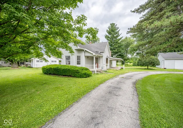 4th image of 1109 E Us Hwy 40, Brazil, IN 47834 | MLS# 22108366