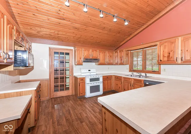 4th image of 7062 W Christian Dr, New Palestine, IN 46163 | MLS# 22108374