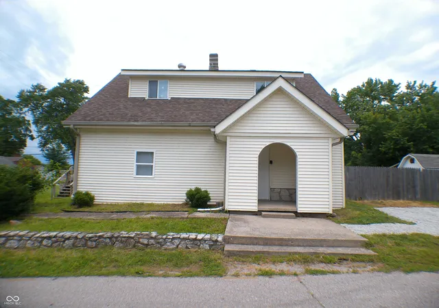 Photo 1 of Sale Pending at 504 E Park St, Trafalgar, IN 46181 | MLS# 22108395 | Listing updated on 2026-09-09