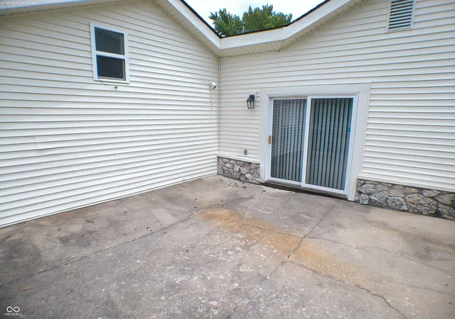 Photo 4 of Sale Pending at 504 E Park St, Trafalgar, IN 46181 | MLS# 22108395 | Listing updated on 2026-09-09